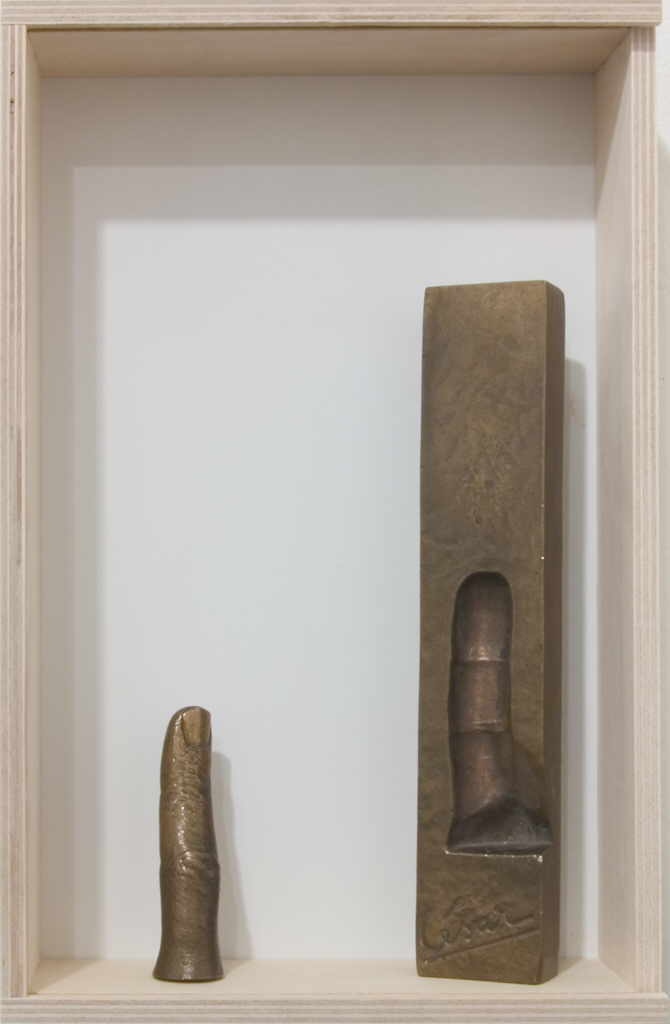 CÃ©sar Baldaccini 
untitled, 1973
bronze
22 x 4 x 4 cm (2 teilig)
